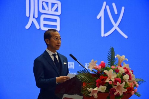 Chairman Lucas Lo donated to Yanan New District Senior High School